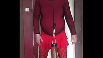 play Sissy Crossdress schluckt Pisse und kümmert sich nicht darum, wer es mag oder nicht