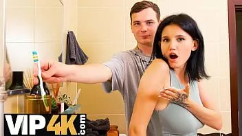 play سيسبورن. الرجل يرضي المثير الذي يريد أن يخترقها الأخ غير الشقيق