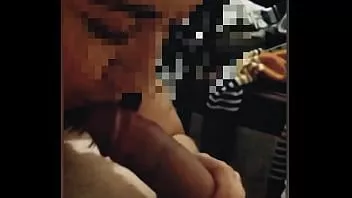 Oynat Ben bir toplantıya gittiğimde seksi karım genç bir adamı emiyor, bana gerçek zamanlı olarak resimler gönderdi