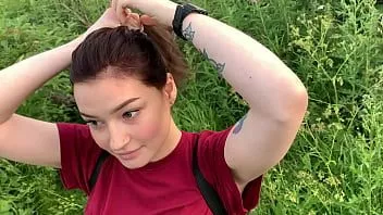 play Fellation publique en plein air avec creampie d'une fille timide dans les buissons - olivia moore