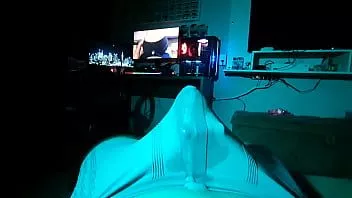 play Ich benutze 3 Vibratoren gleichzeitig, um durch meine Unterwäsche zu kommen
