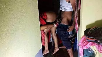 تشغيل Bhabhi حاول مغازلة devar في مخزن مارس الجنس عن طريق الخطأ | bhabhi devar xxx sex videos | فيديو إباحي هندي عالي الدقة بالكامل مع صوت هندي