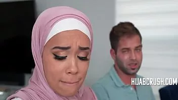 play Ich helfe meiner arabischen Stiefschwester, weniger prüde zu sein