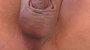 Reproducir Hermoso primer plano de bolas y gilipollas