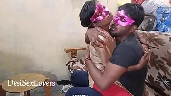 play O tânără indiană înfiorată face sex romantic dur cu profesorul
