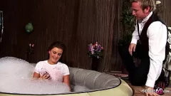 Oynat Islak ve Sabunlu CFNM: Sert Kaba Sekste Diş Teli Genç Elle Brook ve Yabancı