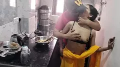 play La cuisine passionnée de Desi Bhabhi : délice d'éjaculation et de creampie