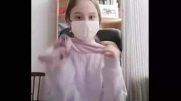 play Jamiewaa 19 岁的金发女郎现场展示她的阴户和胸部