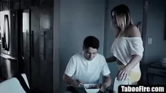 play সৎ বোন সৎভাইকে ধরেছে সৎ মায়ের ছবির দিকে হাঁটছে - হার্ডকোর ট্যাবু এনকাউন্টার