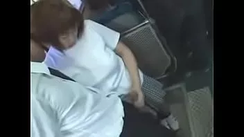 Reproducir Madura japonesa tetona mamá manoseada y follada en el autobús