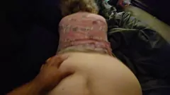 Abspielen Chubby Milf Fox bekommt anal Hundestyle in der morgendlichen Amateur hausgemacht