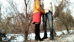 play Curvy Milf Elena gibt öffentlichem Blowjob und schmeckt Pisse beim Tragen von Strumpfhosen