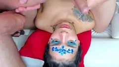 تشغيل يتمتع MILF Hot Latina Milf بالعربدة الجماعية الجماعية مع الديوك الكبيرة والمراهقين الهواة