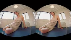 Abspielen Amateur zierlich tätowiertes Babe Mercy West und ihre haarigen Pussy -Kontraktionen