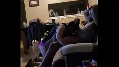 Reproducir NaughtyNatty se burla de su marido cornudo con una polla negra palpitante en esta cachonda cogida casera