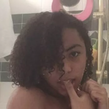 Pornostar Zerella Skies